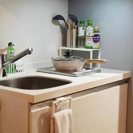 Roppongi 8 Minutes,3 Person Mansion,Dyson Hair Dryer, Pola Toiletries 東京都 エクステリア 写真